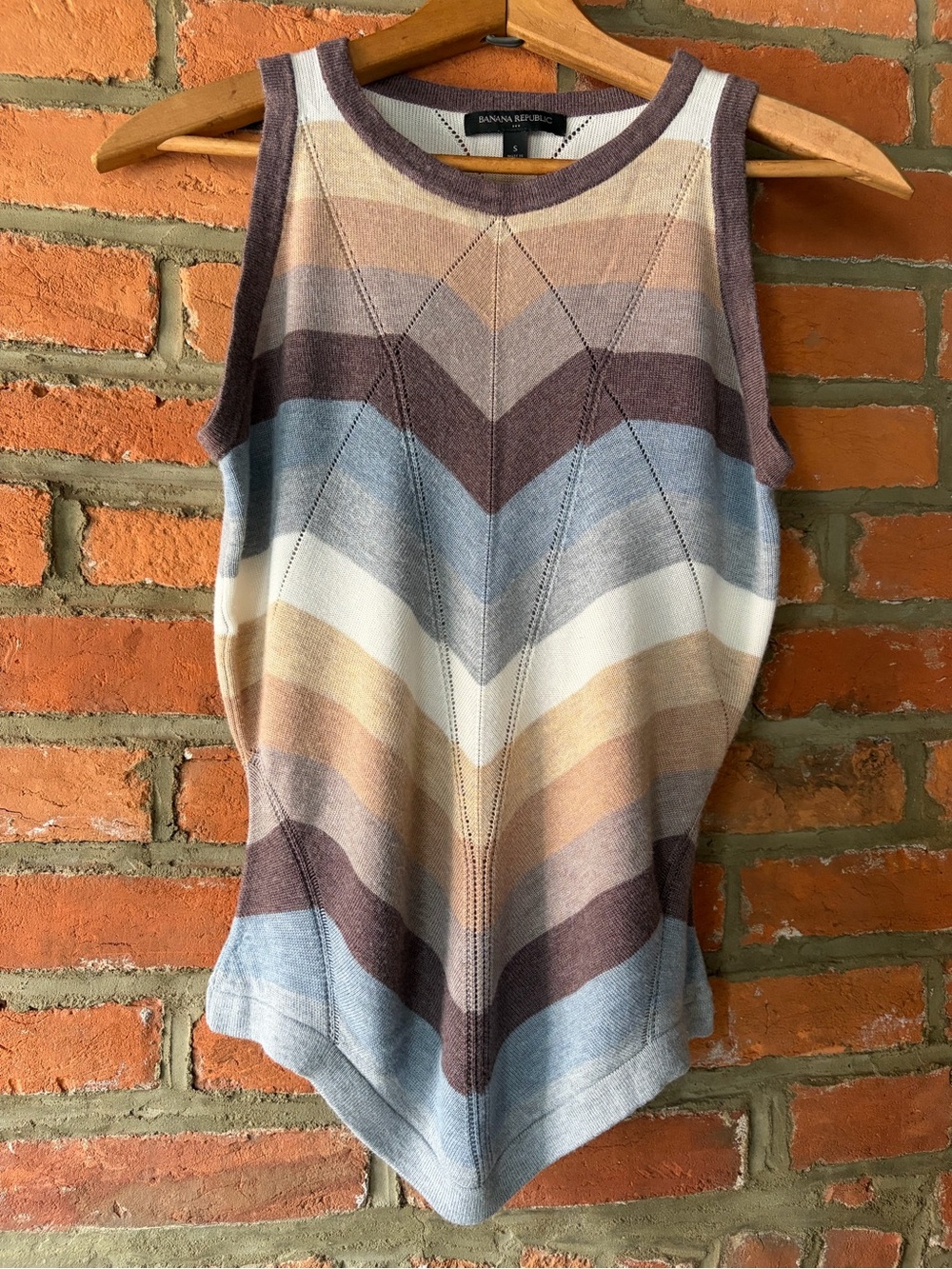 Banana Republic Chevron Stripe Fine Knit Sweater Shell, size S